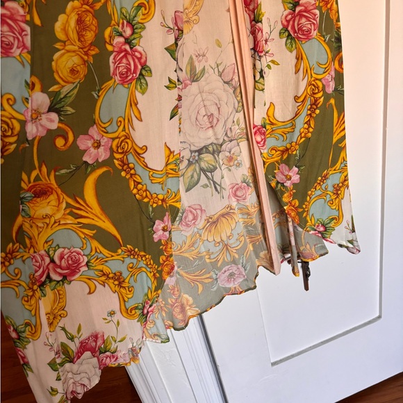 Floral Kimono House Coat with Pink Tie and Beading - Picture 9 of 9